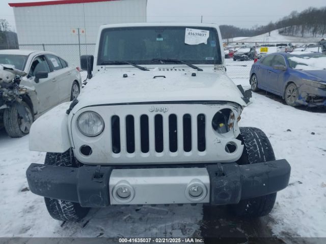1C4BJWEG4EL118797 Jeep Wrangler Unlimited Sahara