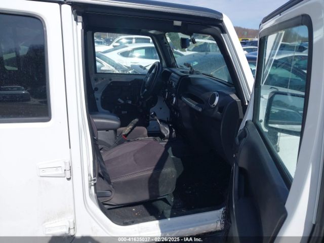 1C4BJWEG4EL118797 Jeep Wrangler Unlimited Sahara