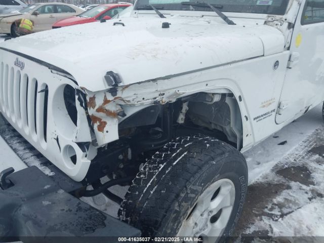 1C4BJWEG4EL118797 Jeep Wrangler Unlimited Sahara