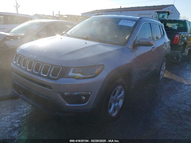 3C4NJDBB7JT333230 Jeep Compass Latitude 4x4