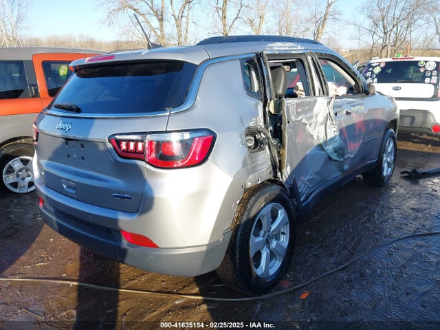 3C4NJDBB7JT333230 Jeep Compass Latitude 4x4