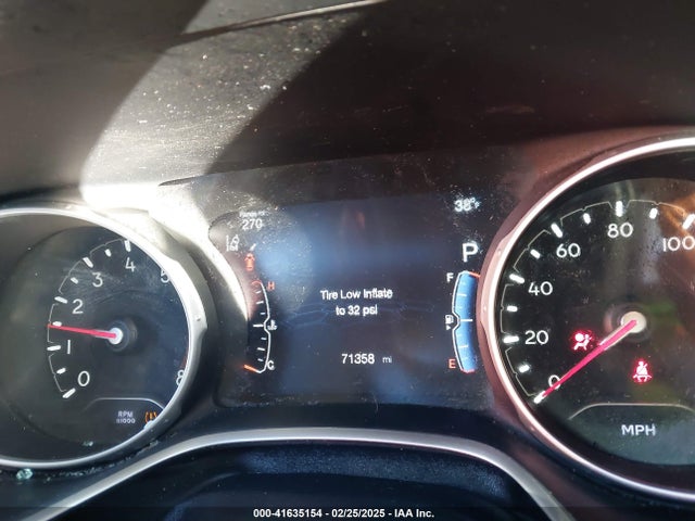 3C4NJDBB7JT333230 Jeep Compass Latitude 4x4