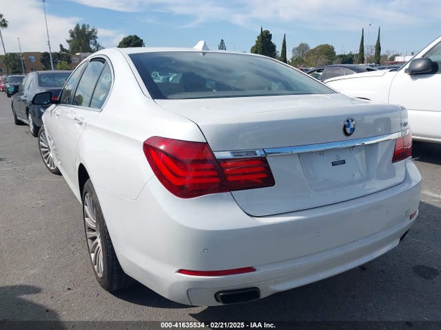 2013 BMW 740I WBAYA6C55DC994964 Photo 2