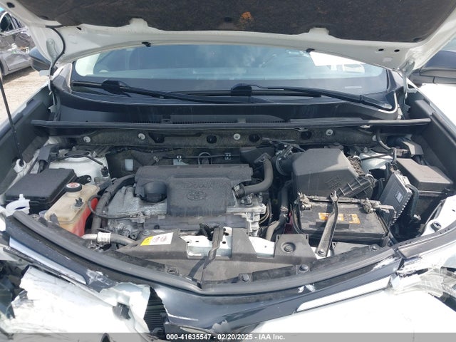 JTMZFREV1HJ703515 Toyota RAV4 LE