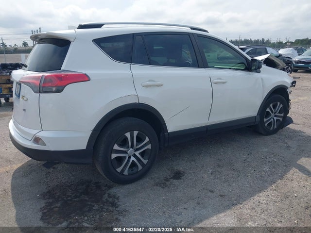 JTMZFREV1HJ703515 Toyota RAV4 LE
