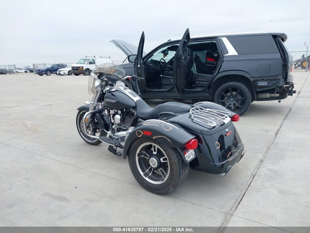 2015 HARLEY-DAVIDSON FLRT 1HD1MCM12FB861706 Photo 2