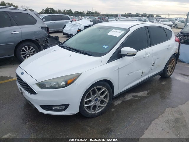Ford FOCUS SE 2015 1FADP3K21FL330160 Image 2