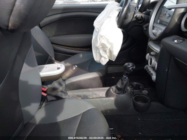 2009 MINI COOPER CLUBMAN WMWML335X9TX36020 Photo 4