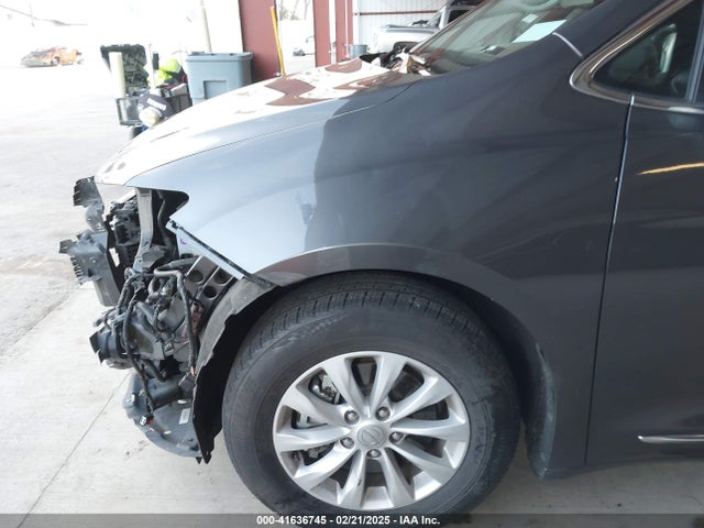 Chrysler Pacifica Touring L 2019 2C4RC1BG7KR657272 Image 18