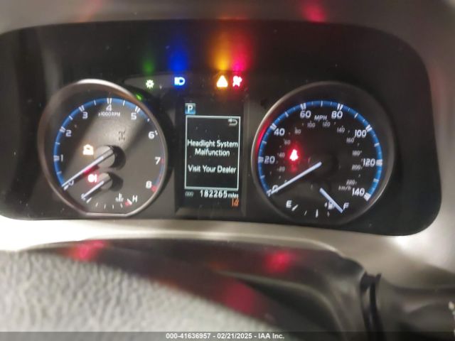 2T3RFREV3JW817989 Toyota Rav4 Adventure/xle