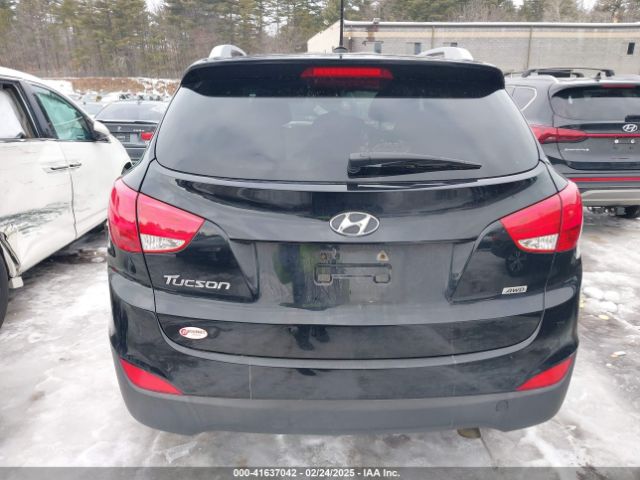 KM8JUCAG4FU117261 Hyundai TUCSON SE