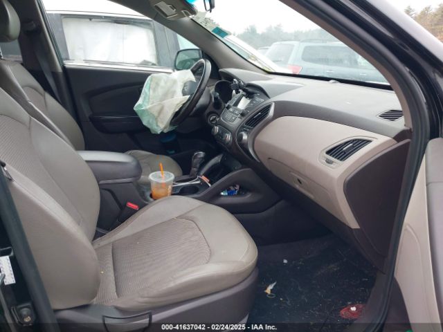 KM8JUCAG4FU117261 Hyundai TUCSON SE
