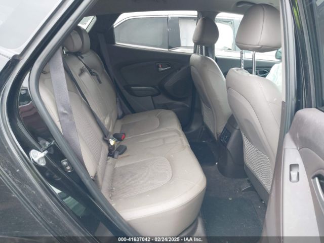 KM8JUCAG4FU117261 Hyundai TUCSON SE