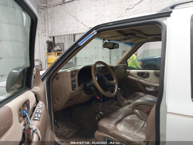 Продажа на аукционе авто 1999 Chevrolet Blazer Trailblazer, vin: 1GNDT13W2X2233060, номер лота: 41637144
