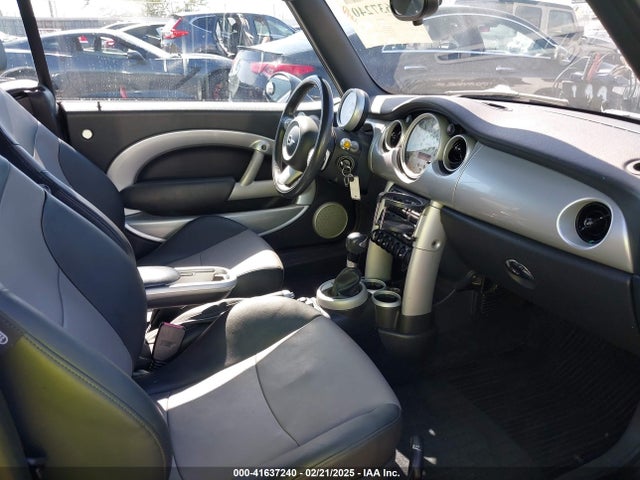 2006 MINI COOPER S WMWRH33536TK58395 Photo 4