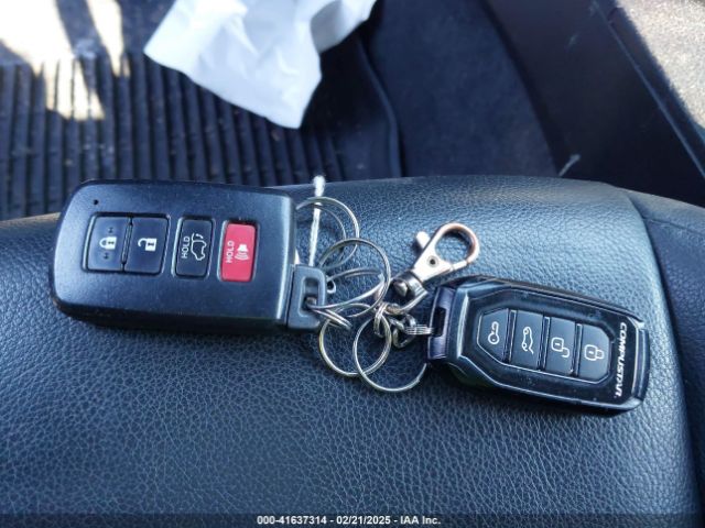2T3JFREVXGW490061 Toyota RAV4 SE