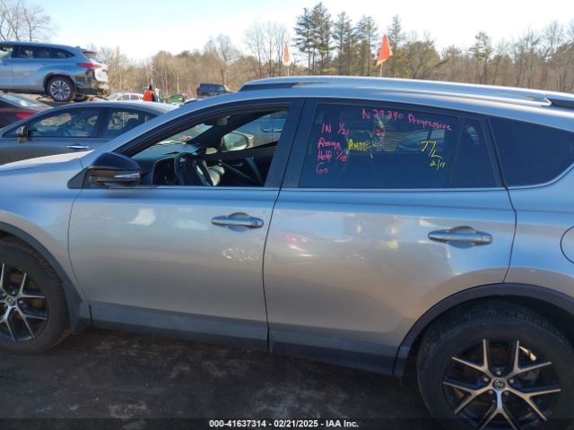 2T3JFREVXGW490061 Toyota RAV4 SE