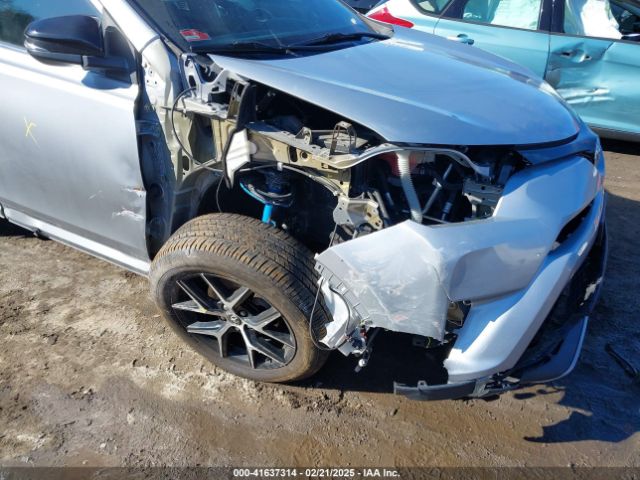 2T3JFREVXGW490061 Toyota RAV4 SE