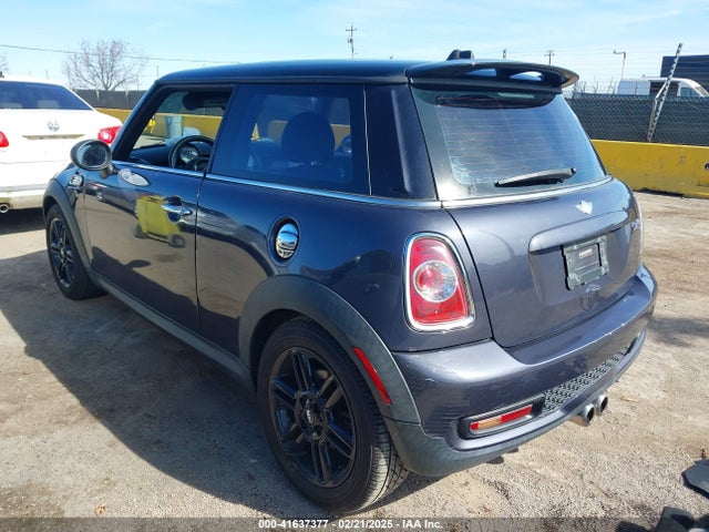 2012 MINI COOPER S WMWSV3C59CTY18166 Photo 2