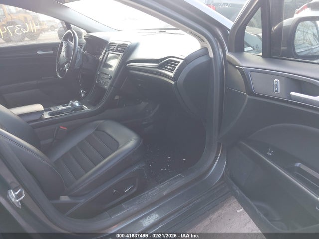 3FA6P0T95JR105382 Ford FUSION SE