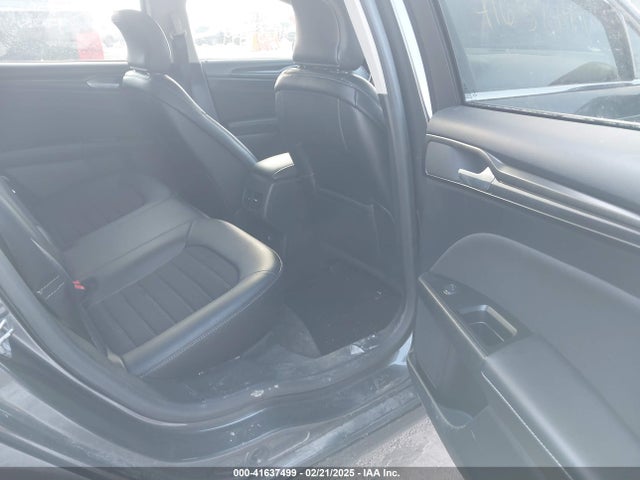 3FA6P0T95JR105382 Ford FUSION SE