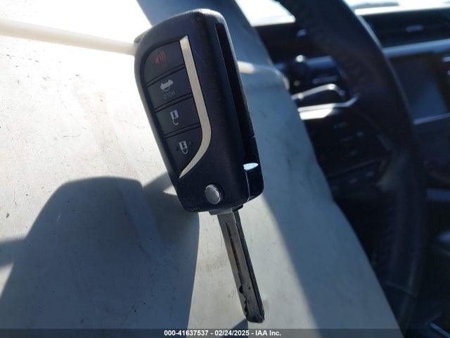 4T1B11HK2JU002873 Toyota CAMRY SE
