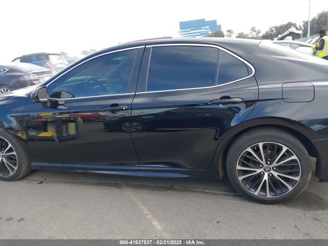 4T1B11HK2JU002873 Toyota CAMRY SE