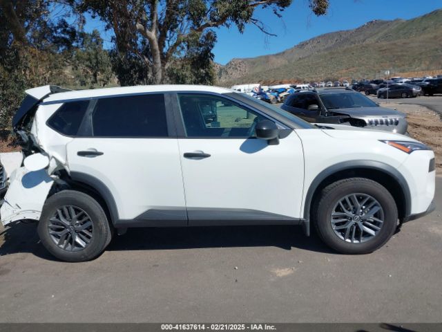 5N1BT3AA3PC813510 Nissan Rogue S Fwd