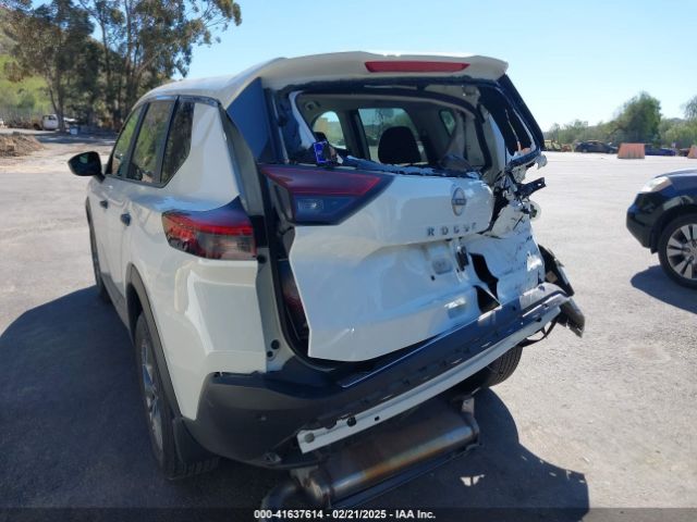 5N1BT3AA3PC813510 Nissan Rogue S Fwd