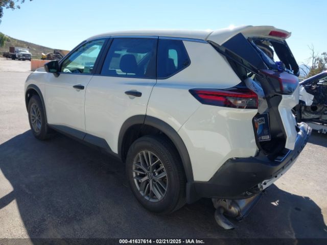 5N1BT3AA3PC813510 Nissan Rogue S Fwd