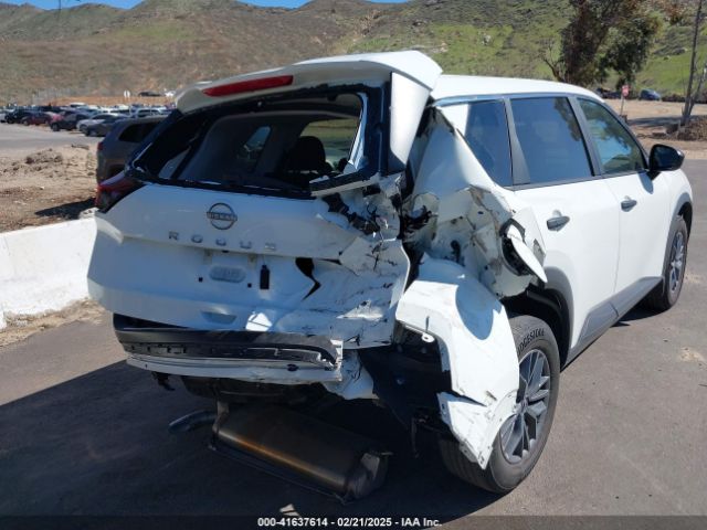 5N1BT3AA3PC813510 Nissan Rogue S Fwd