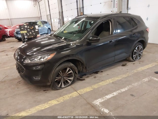 1FMCU9G65NUB13177 Ford ESCAPE SE