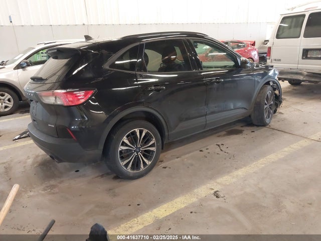 1FMCU9G65NUB13177 Ford ESCAPE SE