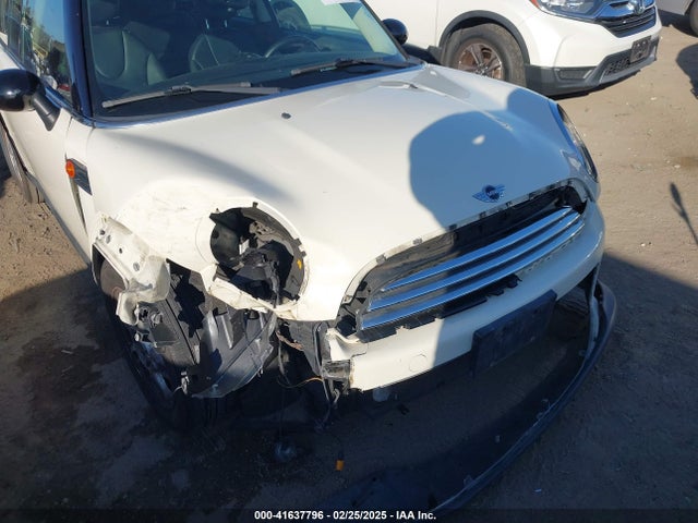 2012 MINI COOPER CLUBMAN WMWZF3C58CT189866 Photo 5