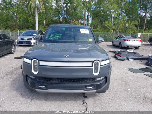 7FCTGAAL9NN004060 Rivian R1t Launch Edition