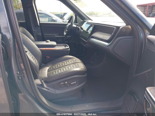 7FCTGAAL9NN004060 Rivian R1t Launch Edition