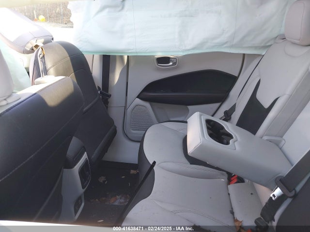Jeep 2019 2019 3C4NJDCB8KT674524 Image 8