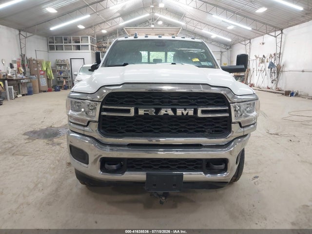 41638536 :رقم المزاد ، 3C63R3GL0NG268447 vin ، 2022 Ram 3500 Tradesman  4x4 8' Box مزاد بيع