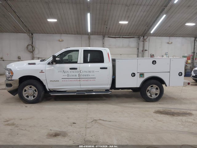 41638536 :رقم المزاد ، 3C63R3GL0NG268447 vin ، 2022 Ram 3500 Tradesman  4x4 8' Box مزاد بيع
