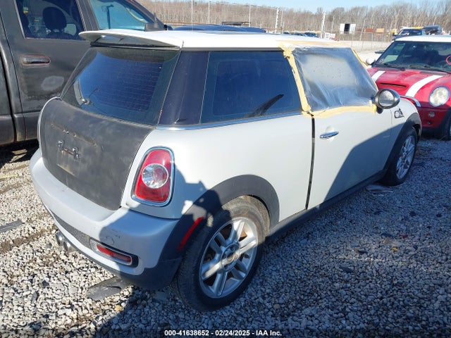 2011 MINI COOPER S WMWSV3C53BTY20719 Photo 3