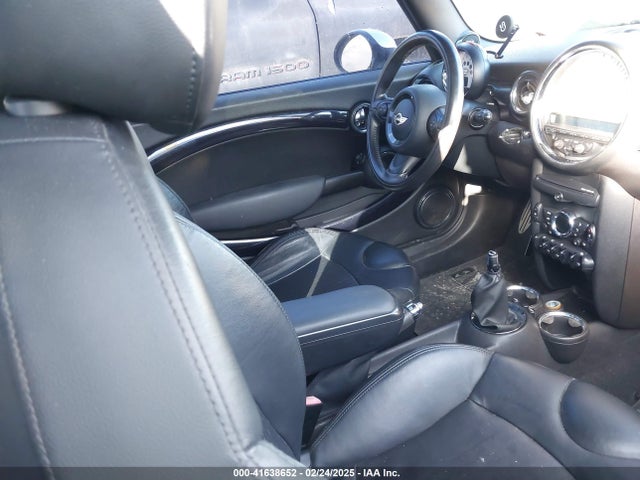 2011 MINI COOPER S WMWSV3C53BTY20719 Photo 4