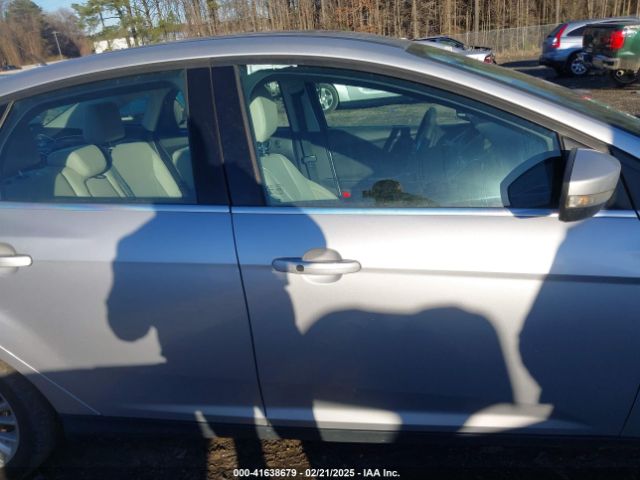 1FADP3J2XJL249894 Ford Focus Titanium