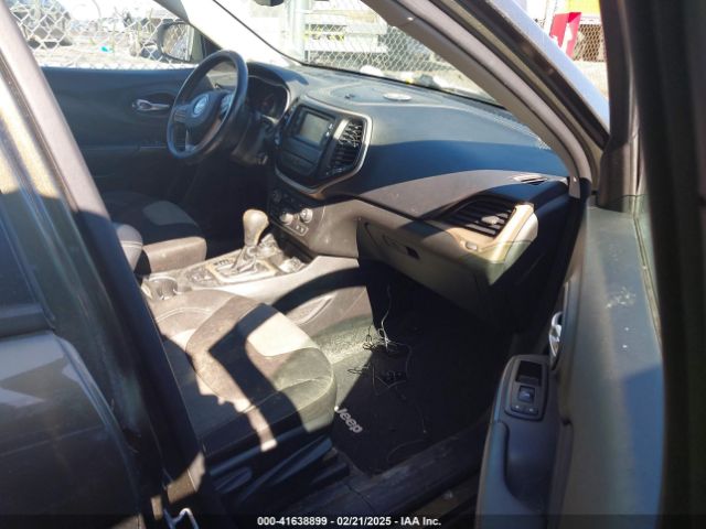 1C4PJMAB2EW281905 Jeep Cherokee Sport
