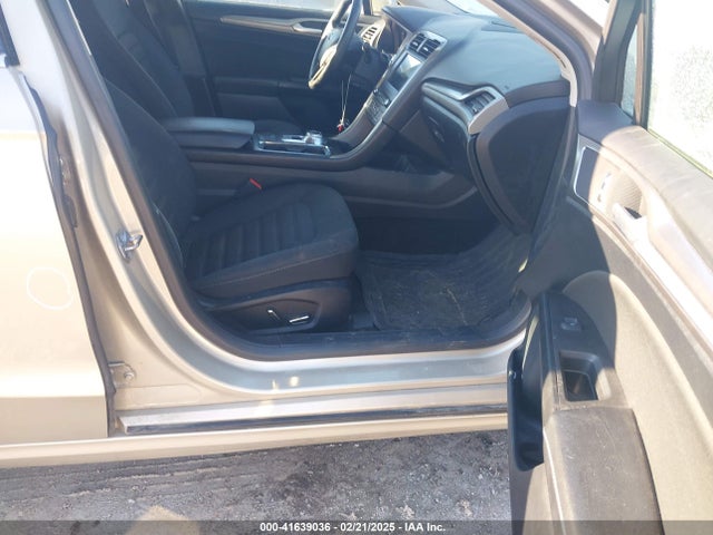 3FA6P0H78JR107957 Ford FUSION SE