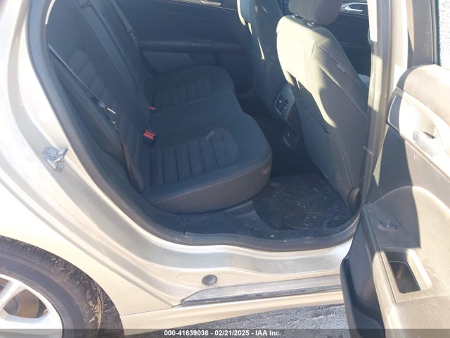 3FA6P0H78JR107957 Ford FUSION SE