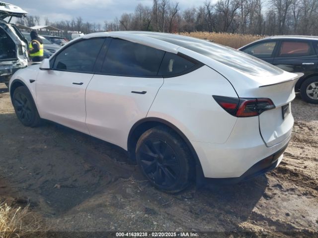 2024 TESLA MODEL Y 7SAYGDEE2RA335897 Photo 2