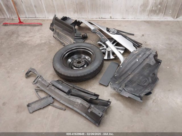 2T3BFREV2HW638757 Toyota RAV4 LE