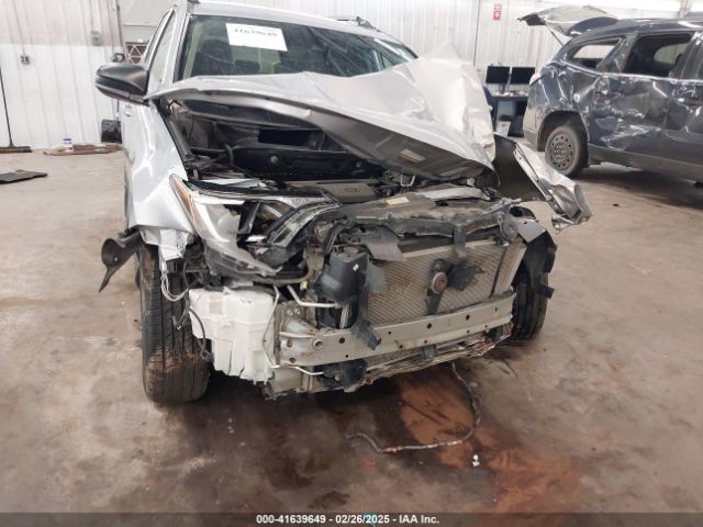 2T3BFREV2HW638757 Toyota RAV4 LE