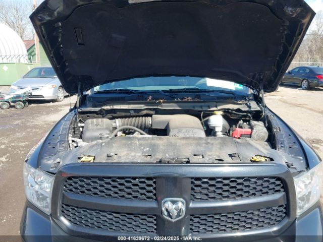 1C6RR7FG1JS327742 RAM 1500 Express  4x4 6'4 Box