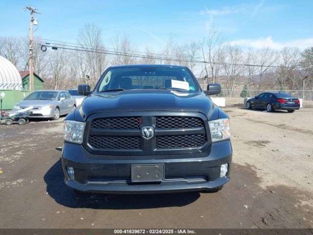 1C6RR7FG1JS327742 RAM 1500 Express  4x4 6'4 Box